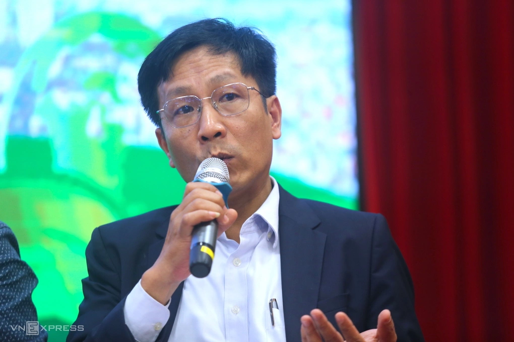 Kỹ sư Phạm Xuân Điệp chia sẻ tại toạ đàm. Ảnh: Gia Chính