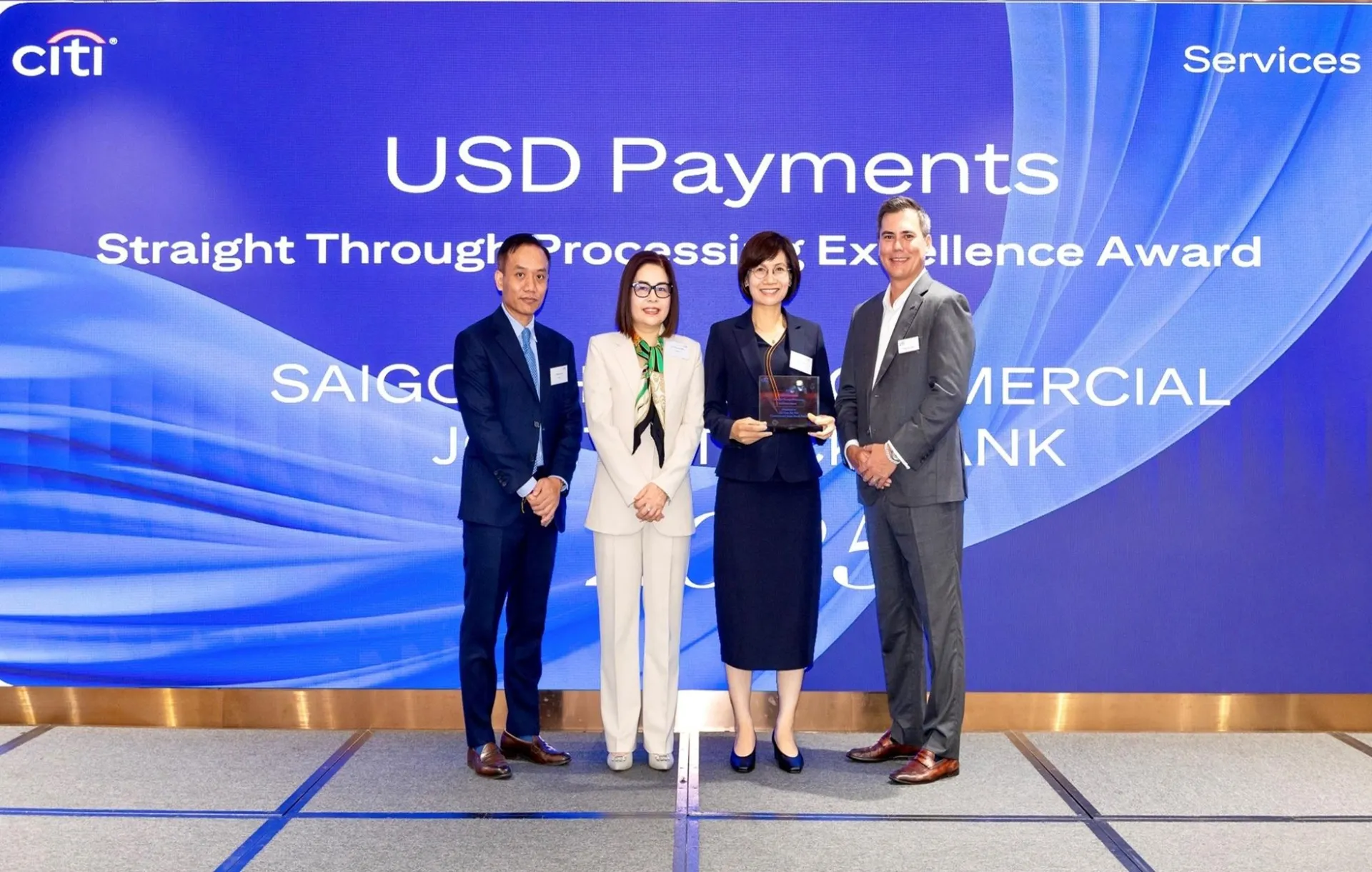 Đại diện SHB nhận Giải thưởng Chất lượng Thanh toán Quốc tế Xuất sắc (STP Award) từ Citibank anh-1-22