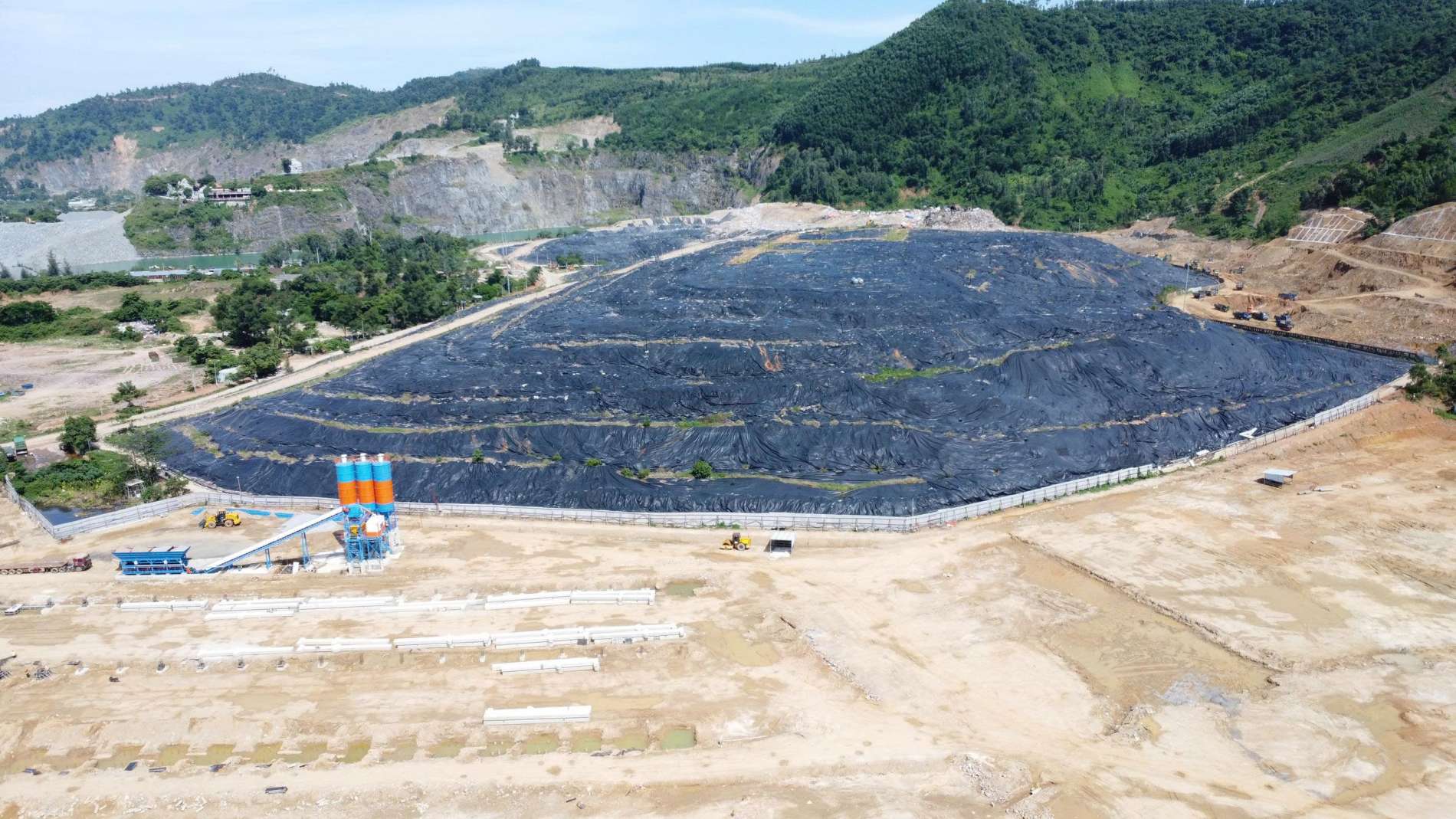 Đà Nẵng: Rác thải sinh hoạt ùn ứ tại nhiều khu dân cư, cần giải pháp đồng bộ từ gốc - Ảnh 4