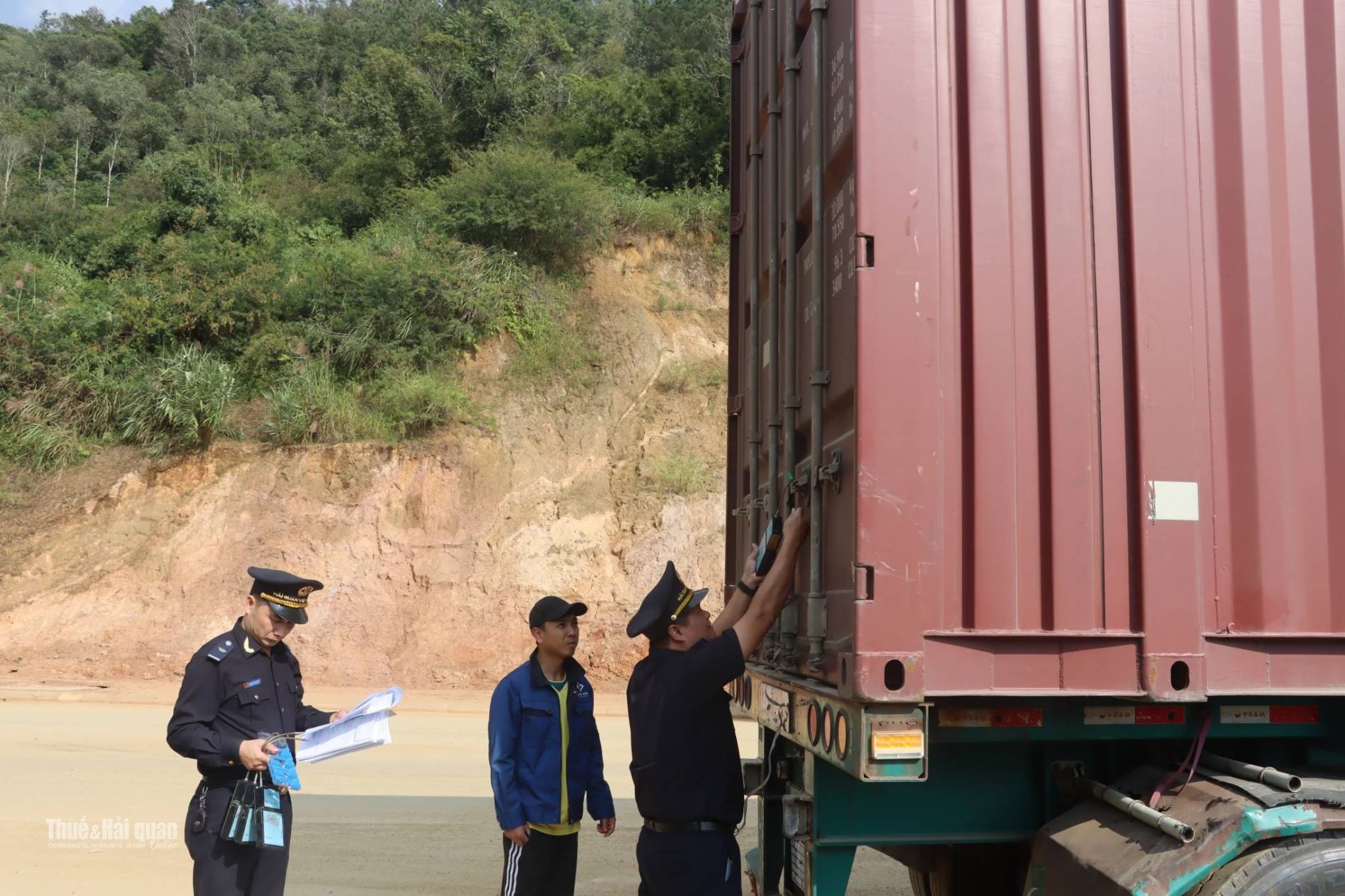 Hải quan Trà Lĩnh đẩy mạnh chuyển đổi số, tạo thuận lợi cho thương mại biên giới - Ảnh 1