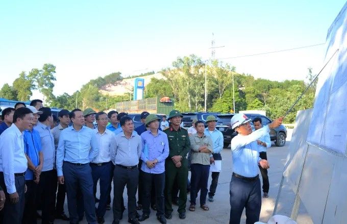 Thúc tiến độ mở rộng cao tốc Cam Lộ - La Sơn, phấn đấu về đích cuối năm 2026 - Ảnh 1
