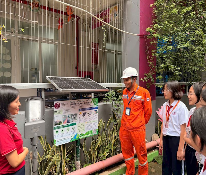 Điện mặt trời mái nhà trường học: Từ nguồn năng lượng sạch đến bài học chuyển đổi xanh - Ảnh 2