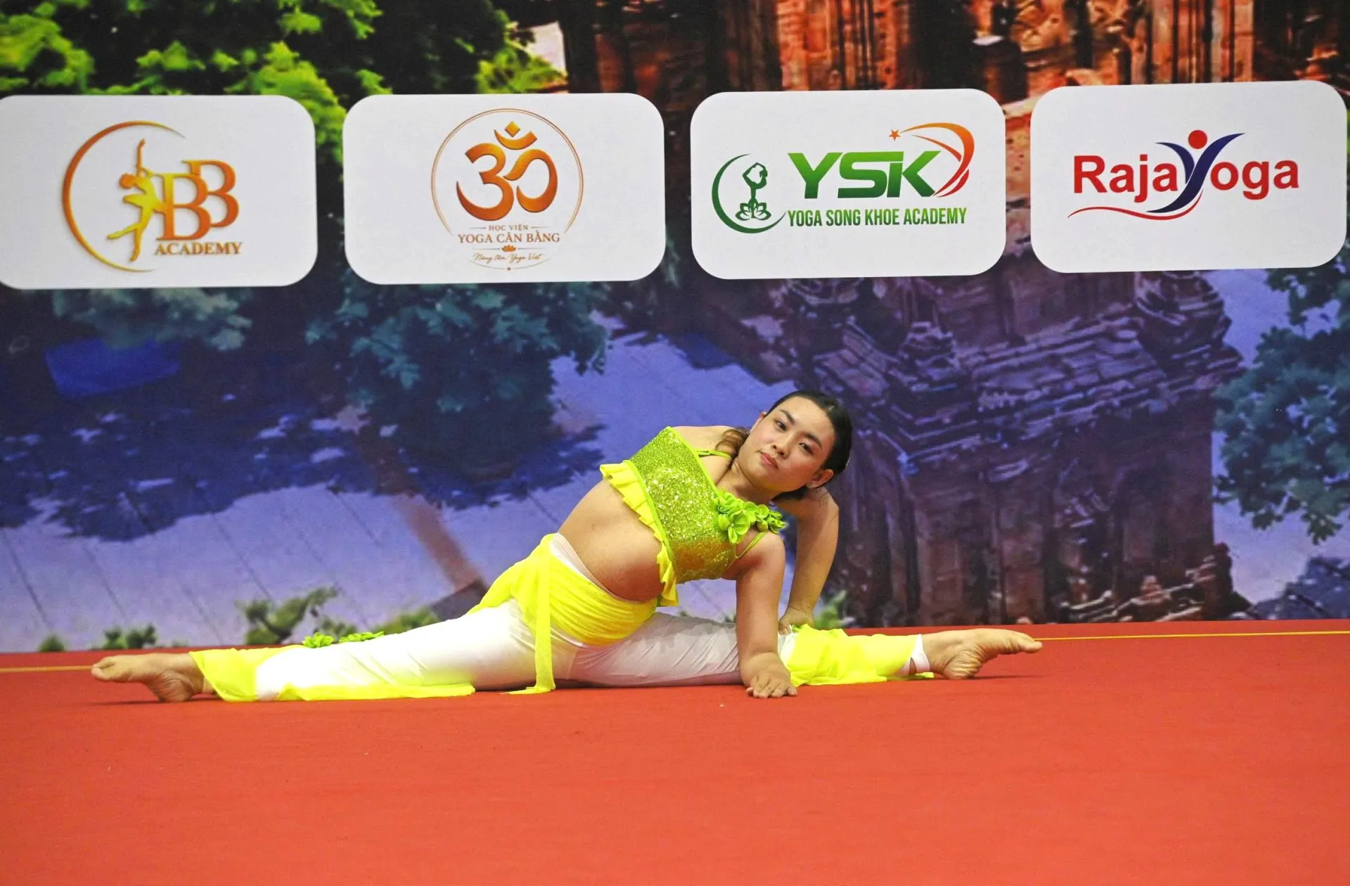 VĐV đơn nữ yoga6-2203