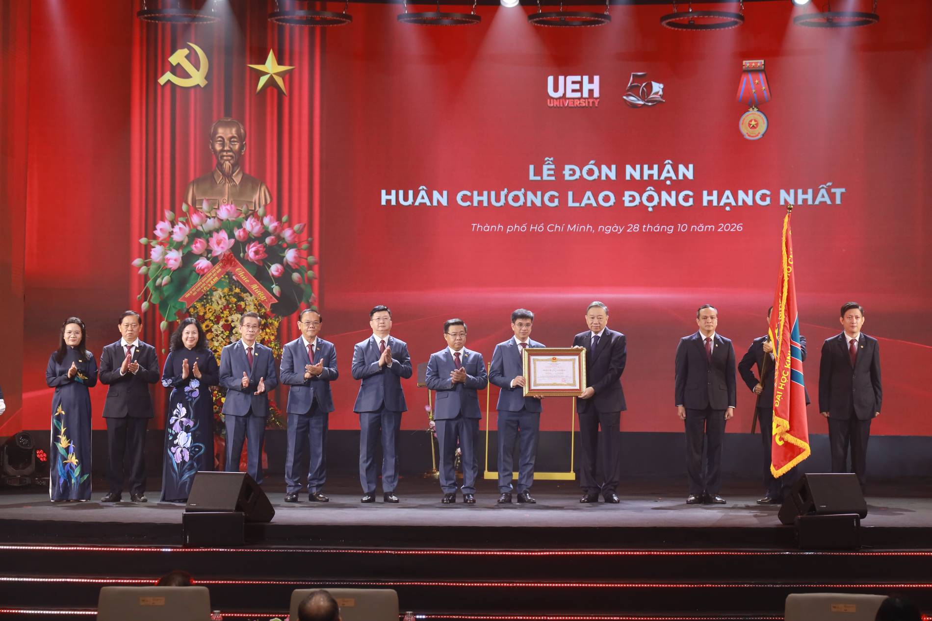 UEH kỷ niệm 50 năm thành lập, đón nhận Huân chương Lao động hạng Nhất - Ảnh 2