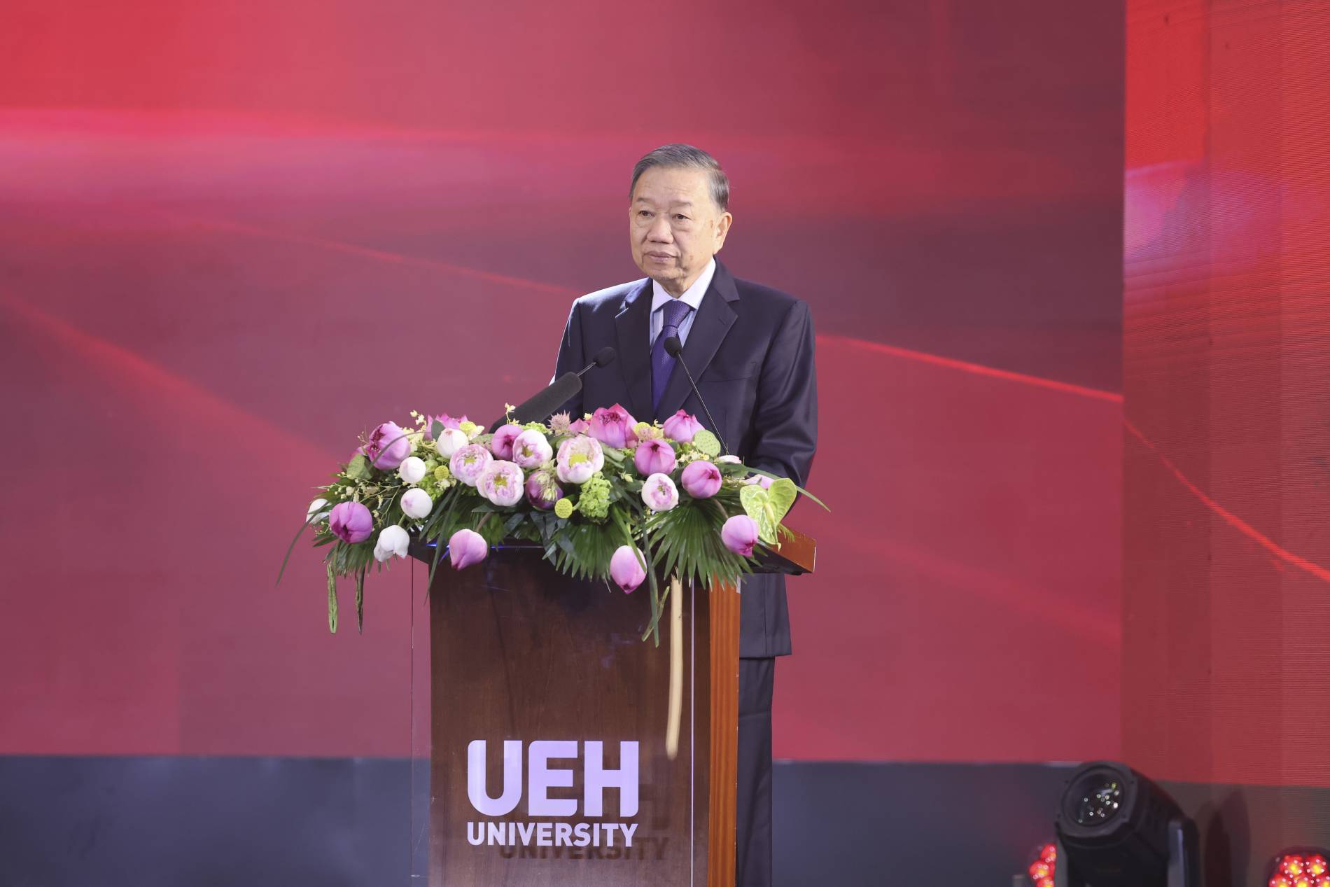 UEH kỷ niệm 50 năm thành lập, đón nhận Huân chương Lao động hạng Nhất - Ảnh 4