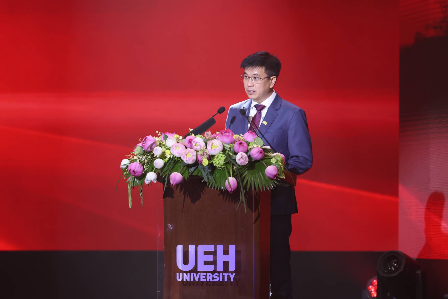 UEH kỷ niệm 50 năm thành lập, đón nhận Huân chương Lao động hạng Nhất - Ảnh 6