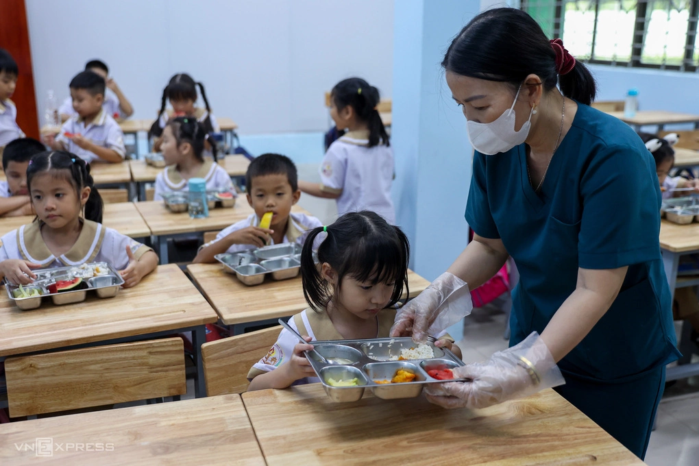 Giờ ngủ trưa và bữa ăn bán trú của Tiểu học, THCS và THPT Lê Thị Riêng, TP HCM, phường Thới An, tháng 9/2026. Ảnh: Quỳnh Trần