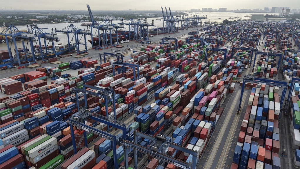 Container hàng hoá tại cảng Cát Lái chiều 4/2. Ảnh: Thanh Tùng