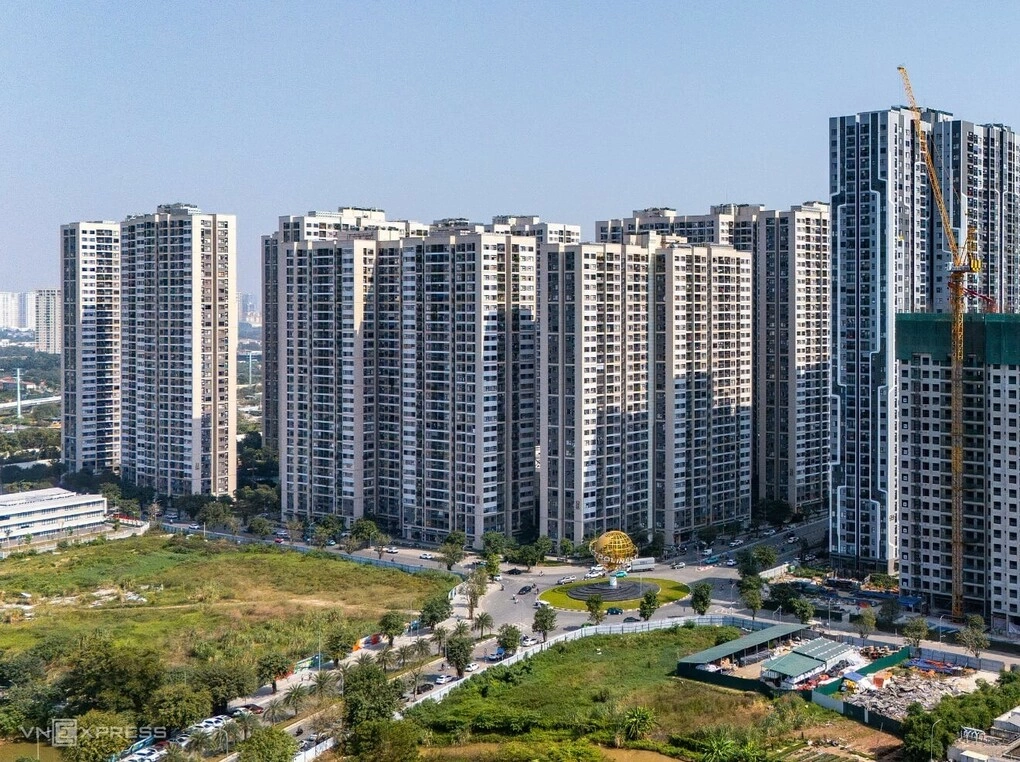Một dãy chung cư phía tây Hà Nội. Ảnh: Giang Huy