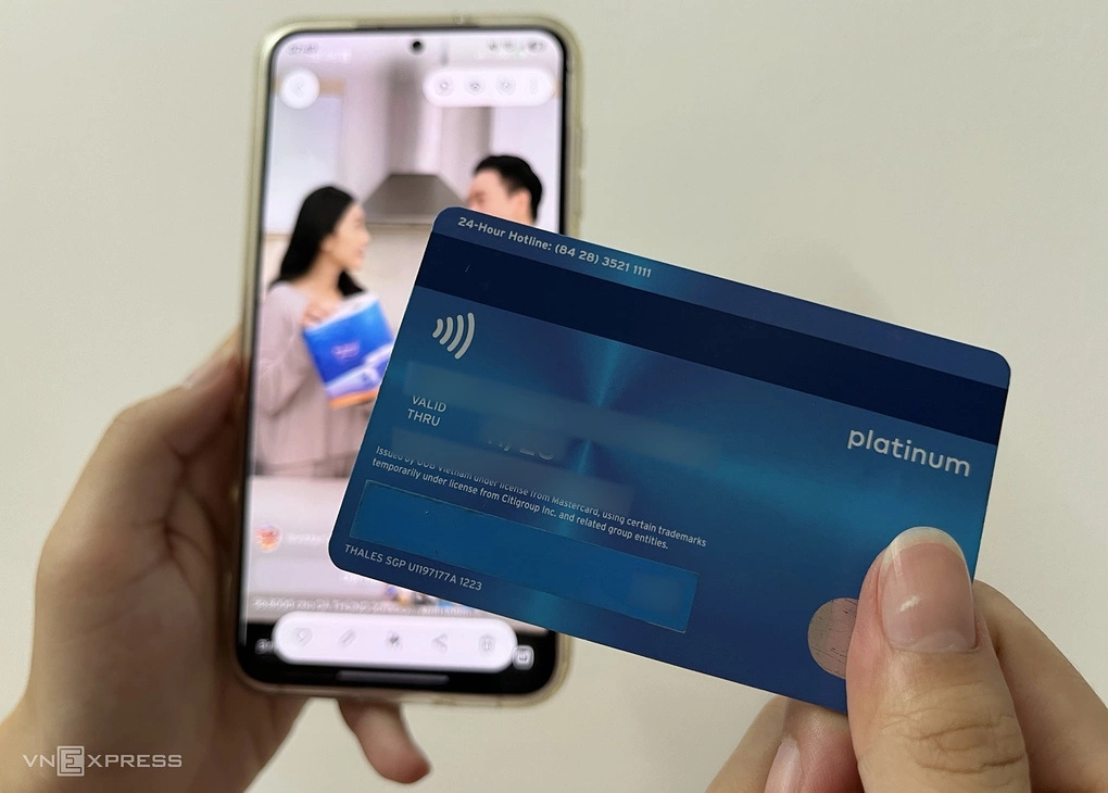 Fanpage giả mạo siêu thị dụ nạn nhân đặt hàng và nhập thông tin thẻ tín dụng để thanh toán. Ảnh: Quỳnh Trang