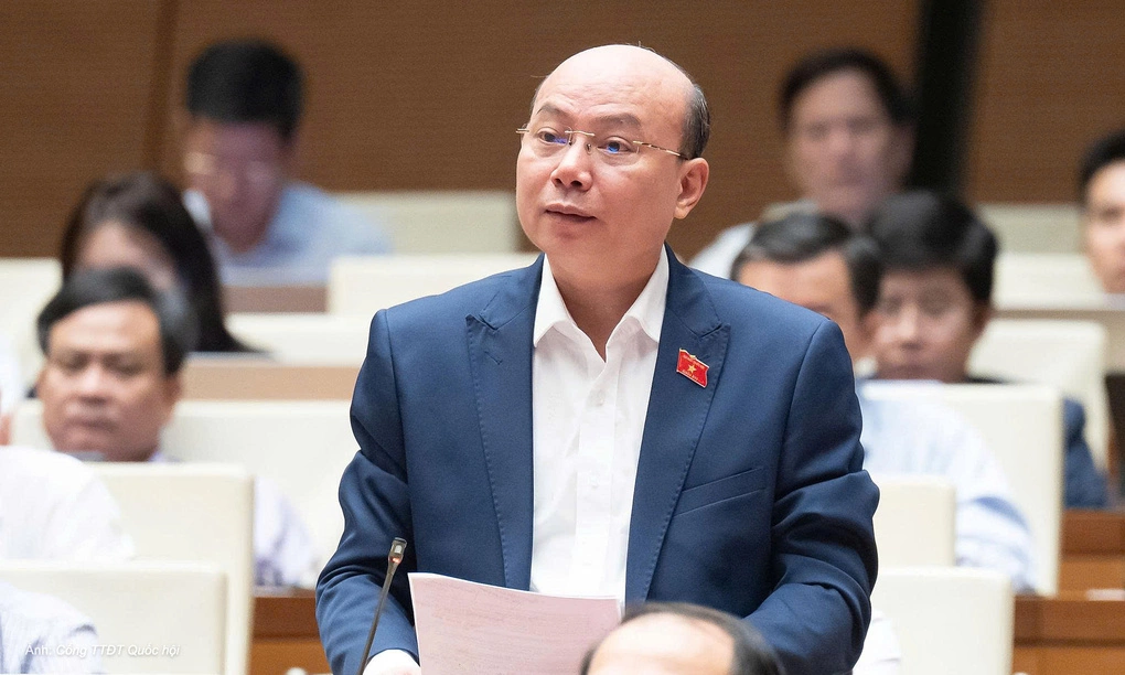 Ông Hoàng Văn Nghĩa, Ủy viên chuyên trách Ủy ban Công tác đại biểu phát biểu tại hội trường sáng 30/10. Ảnh: Cổng thông tin điện tử Quốc hội