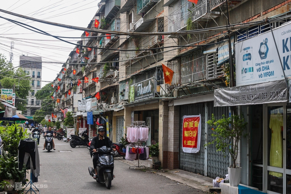 Một khu nhà chung cư cũ tại TP HCM. Ảnh: Quỳnh Trần
