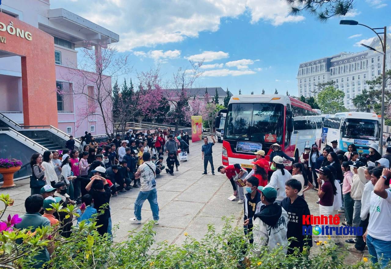 Lực đẩy phát triển kinh tế Lâm Đồng: Thu hút dòng vốn "xanh" và nâng tầm du lịch sinh thái - Ảnh 2