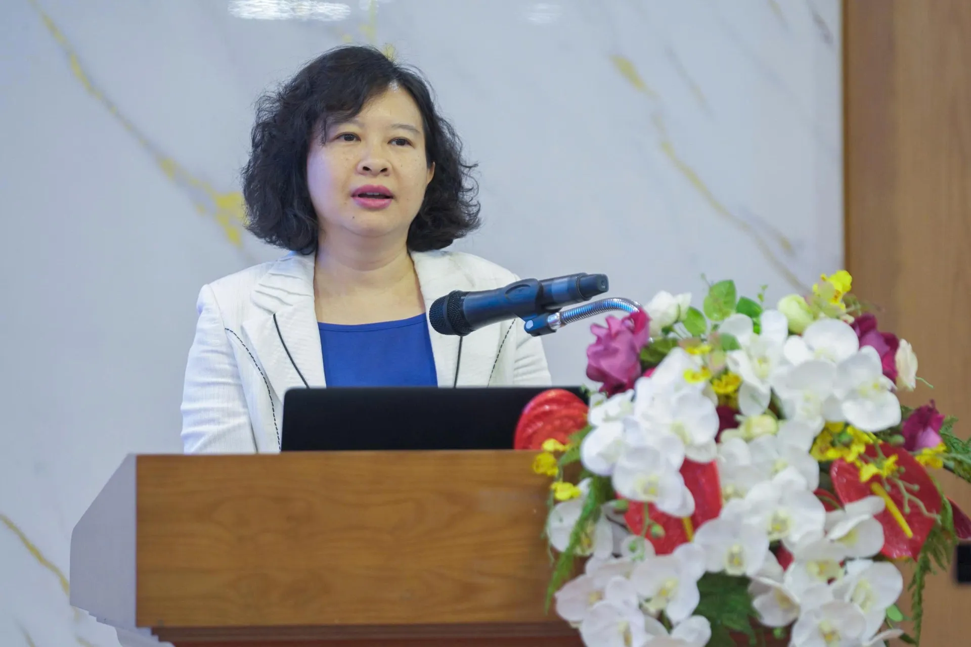 Bà Trịnh Thị Thu Hiền, Phó Cục trưởng Cục Xuất nhập khẩu phát biểu. hoi-nghi-2