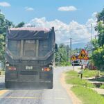 Gia Lai: Cát rơi vãi từ xe vận chuyển, cộng đồng gánh chi phí môi trường