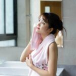 Dùng khăn mặt kiểu này, làn da của bạn sẽ nhanh xuống cấp, lão hóa ‘không phanh’