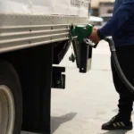 Kho dầu dự trữ thế giới xuống thấp kỷ lục