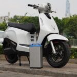 Xe máy điện cắm sạc và đổi pin: Khác nhau thế nào, ai nên chọn loại nào?