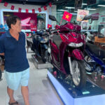 Người Việt tăng mua xe máy xăng