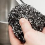 Dùng miếng cọ xoong nồi, 5 điều cần nhớ để tránh làm hỏng dụng cụ bếp