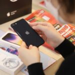 10 mẫu điện thoại iPhone nhỏ gọn đáng mua: Dễ cầm một tay, dùng hằng ngày vẫn mượt