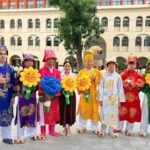 Độc lạ 20/10: Bảy nam sinh lớp 10D1 hóa “Ngọc Hoàng” và “các Táo trên Thiên đình”, mang bất ngờ đến trường THPT Việt Đức