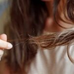 Thói quen phổ biến khiến tóc gãy rụng nhiều hơn vào mùa thu, nhiều chị em vẫn mắc mỗi ngày