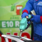 Giá xăng E10 giảm hơn 1.800 đồng một lít