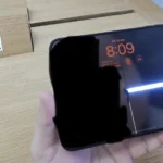 Một số iPhone Duo bị nứt, sọc màn hình