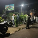 Chồng chém vợ tử vong giữa đường