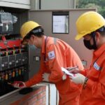 Khẩn trương xem xét phương án giảm thuế tiêu thụ đặc biệt với xăng về 0% và giảm giá điện