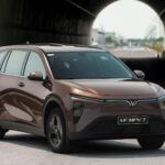 Đi VinFast VF MPV 7 nhàn hơn nhờ tìm trạm sạc, đặt lịch bảo dưỡng ngay trên điện thoại