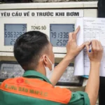 Giá xăng, dầu cùng tăng