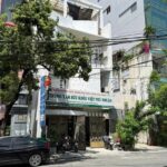 Bé gái nhập viện sau khi trị liệu tại Trung tâm sức khỏe Việt Phú Nhuận