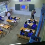 Thầy giáo nước ngoài tát, túm cổ học sinh lớp 2 ở trường
