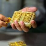 Nên mua vàng hay gửi tiết kiệm? 3 câu hỏi giúp bạn quyết định trước khi xuống tiền